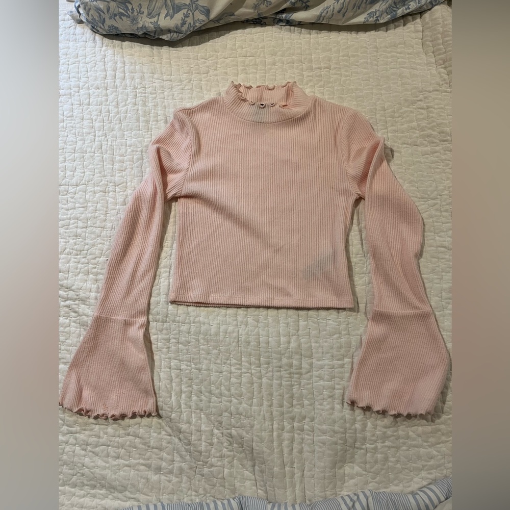 Pink ribbed crop with flute sleeves